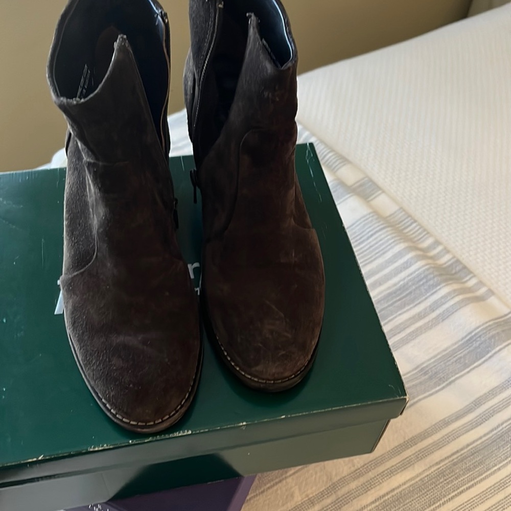 Paul Green suede booties. Dark gray. Size 7. Excellent condition.